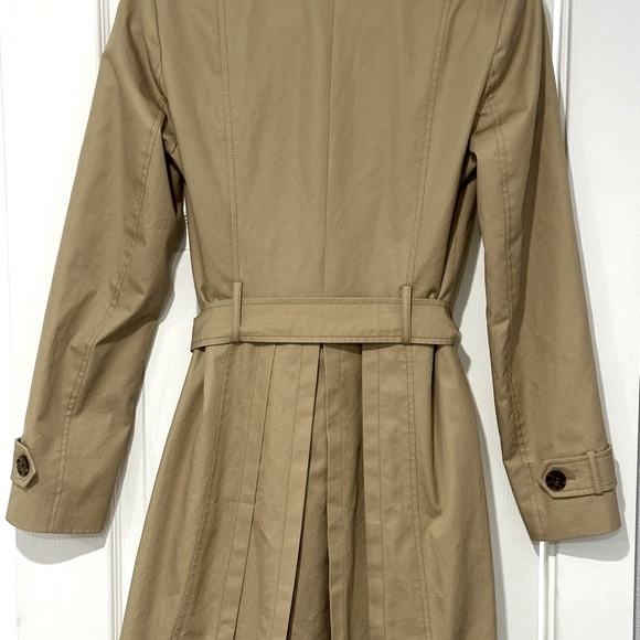 Gorgeous Barely Worn Banana Republic Trench Coat! - Picture 2 of 3